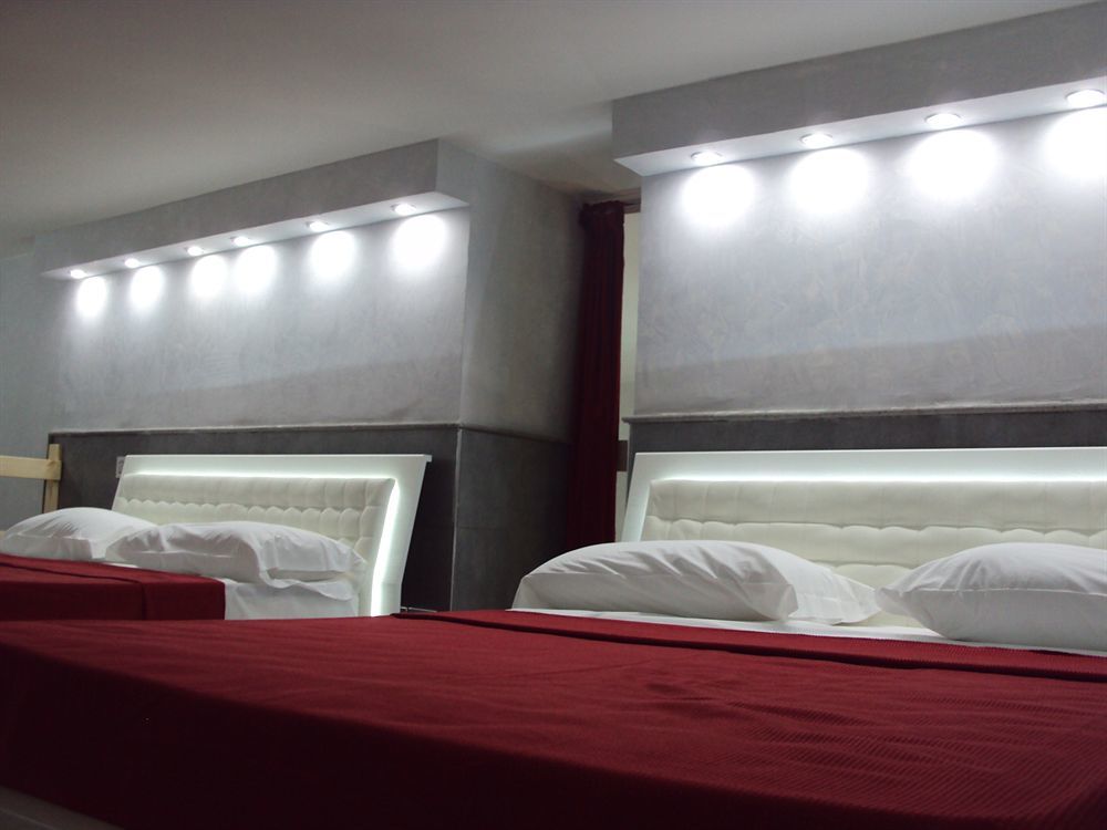 نابولي Suite Apartments Angioini المظهر الخارجي الصورة